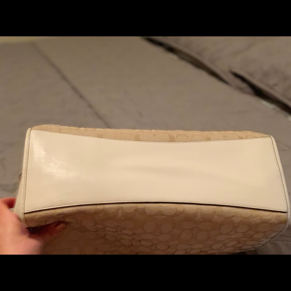 SOLD- Additional pictures 🔥New Coach Purse 🔥